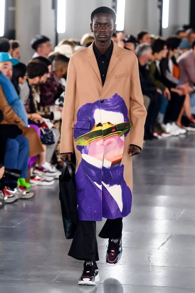 Look 10